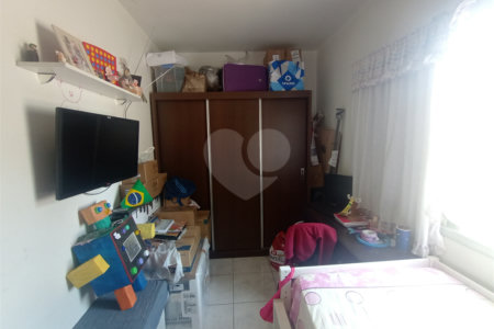 Sobrado à venda com 4 quartos, sendo 1 suíte, em Jardim Marisa, São Paulo, SP