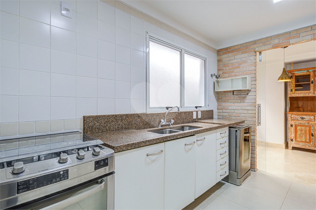 Casa à venda com 4 suítes no condomínio Ville de Marseille, São Paulo - SP