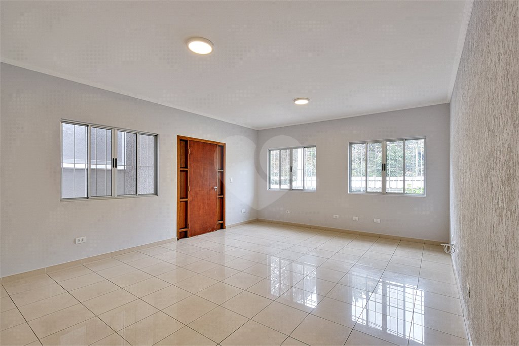 Casa à venda com 3 quartos, sendo 1 suíte, em Alto da Boa Vista, São Paulo, SP