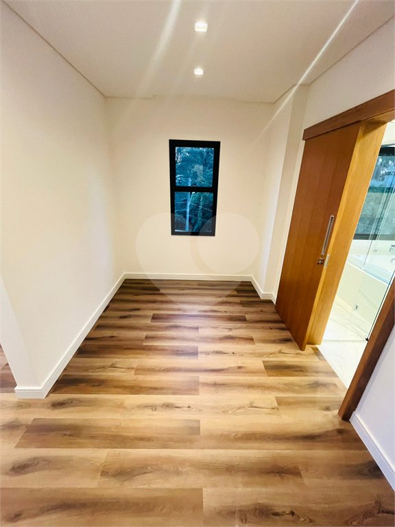 Casa à venda com 4 quartos, sendo 3 suítes, no condomínio Real Park Arujá, Arujá - SP