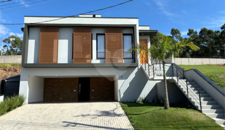 Casa à venda com 3 suítes no condomínio Villa D' Oro, Vinhedo - SP