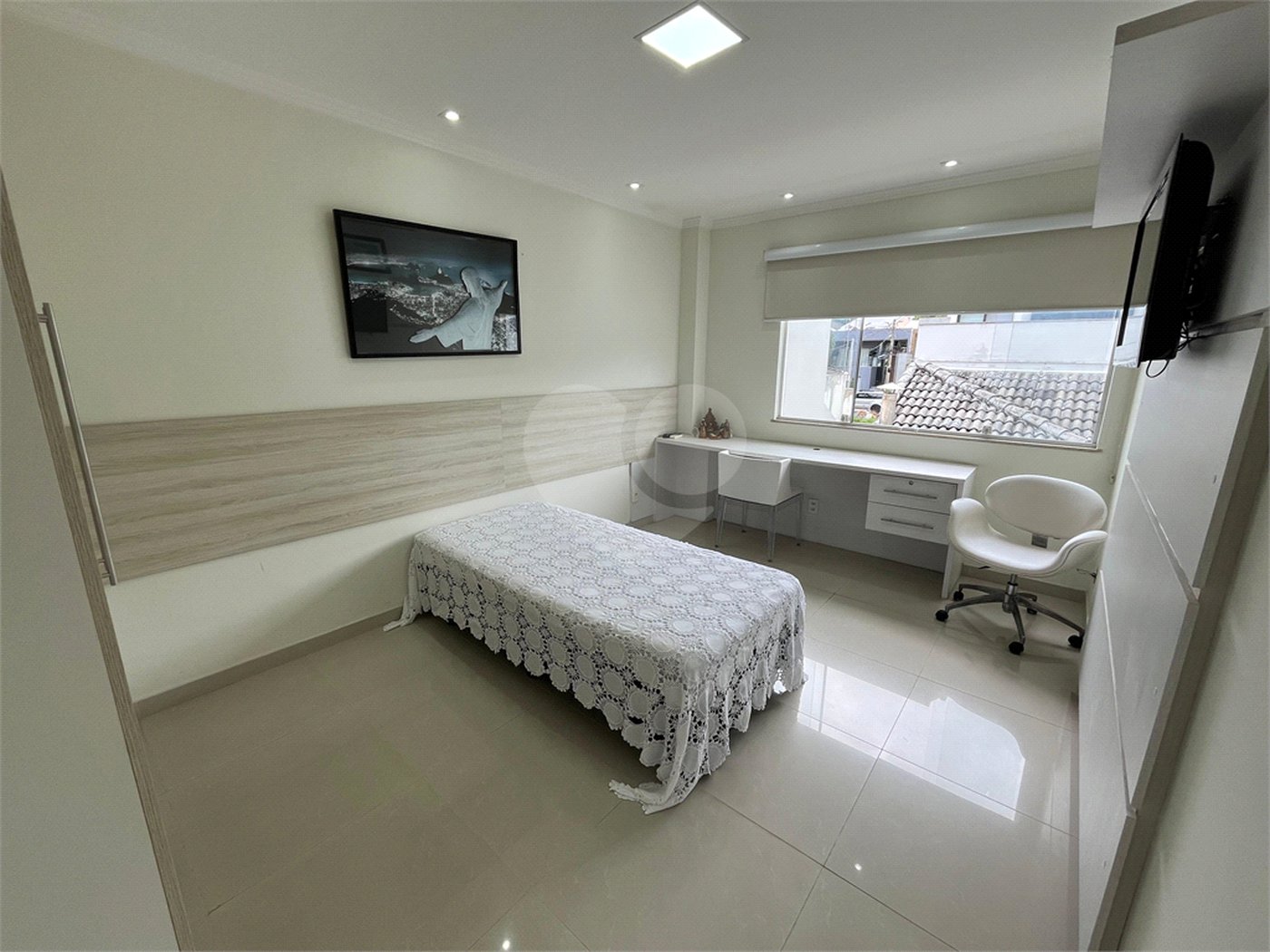Casa à venda com 3 quartos, sendo 1 suíte, no condomínio Golden Village, Rio de Janeiro - RJ