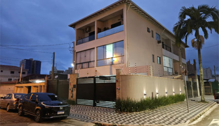 Casa à venda com 3 quartos, sendo 1 suíte,  em Maracanã, Praia Grande, SP
