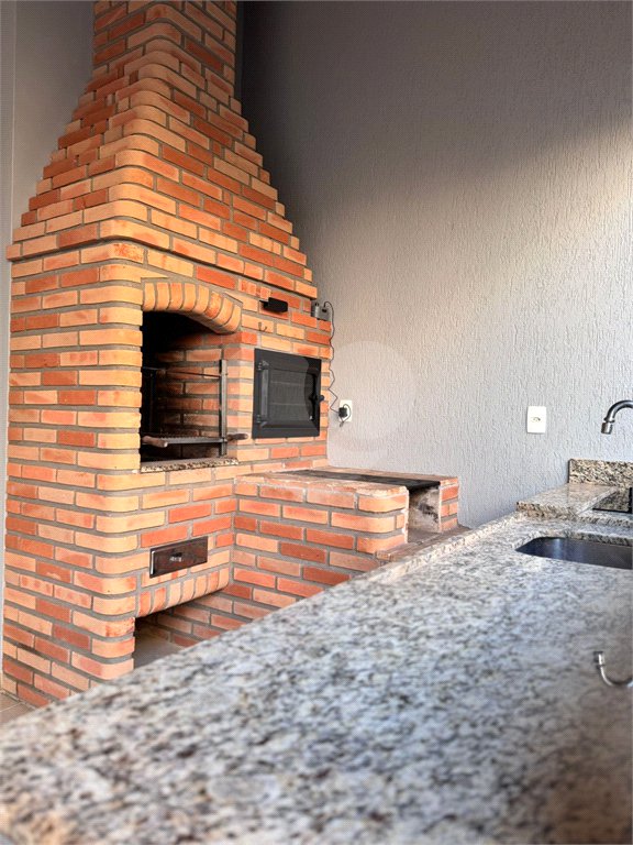 Casa à venda com 4 quartos, sendo 3 suítes, no condomínio Terras de Mont Serrat, Salto - SP
