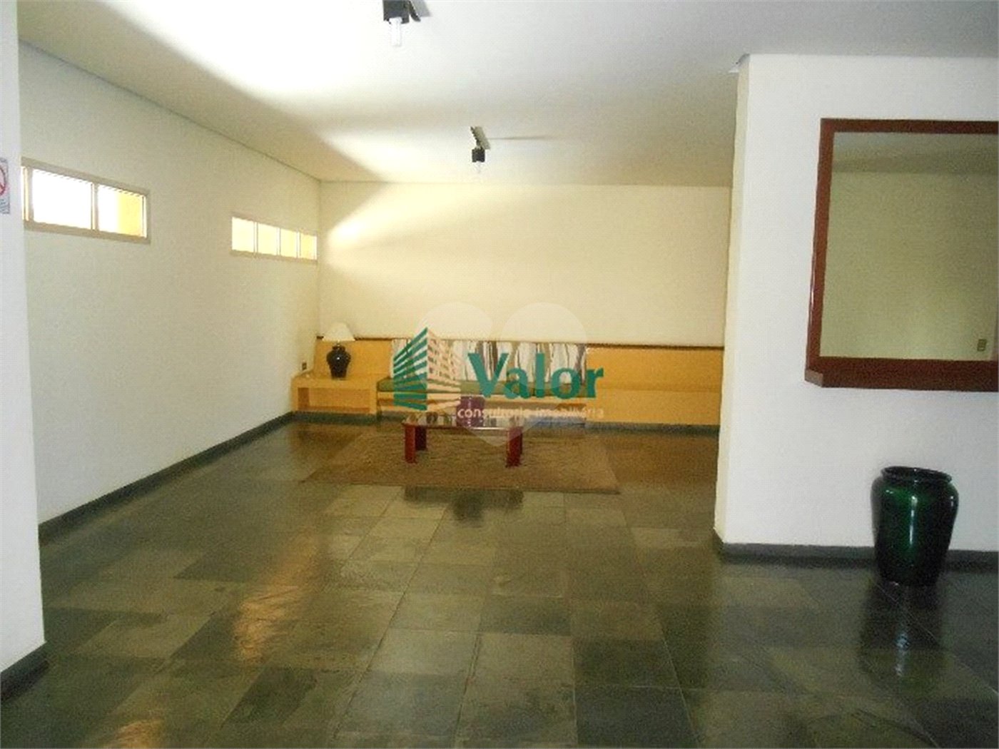 Apartamento com 3 dormitórios.