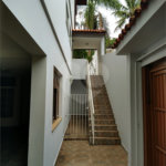 SOBRADO DE 426,0 M² COM 04 SUITES, SALÃO DE FESTAS, 06 VAGAS,06 BANHEIROS E PISCINA PARA LOCAÇÃO OU VENDA NO BARRO BRANCO