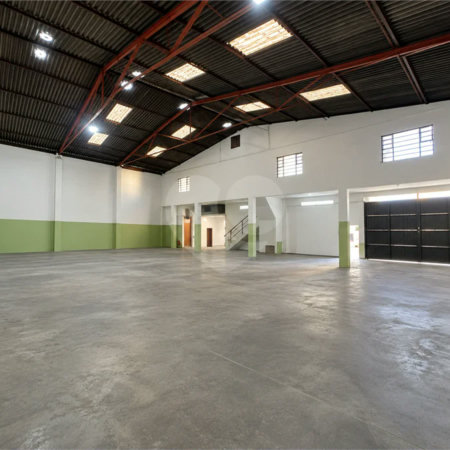 Galpão comercial/industrial com 627 m² no Bairro Planalto, em São Bernardo do Campo, próximo à Via Anchieta, com piso fabril, escritórios e mezanino.