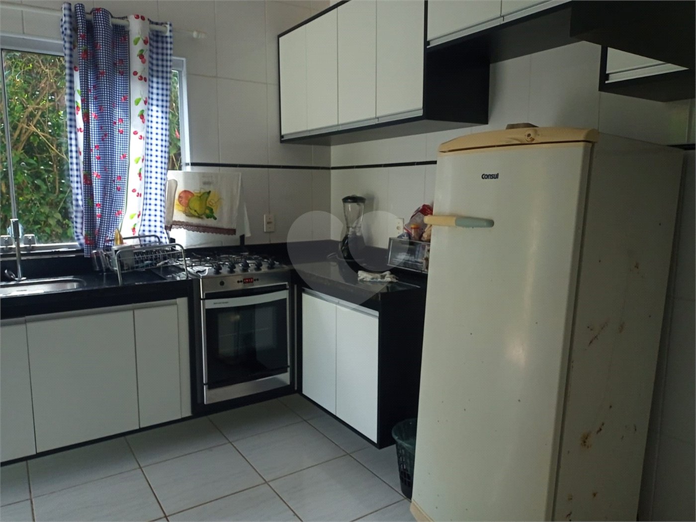 Casa à venda com 4 quartos, sendo 1 suíte,  no condomínio Village da Serra, Araçoiaba da Serra - SP