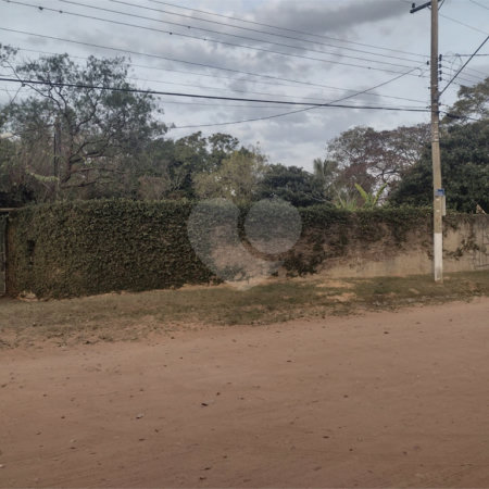 Chácara localizada no Condomínio Leila a venda.