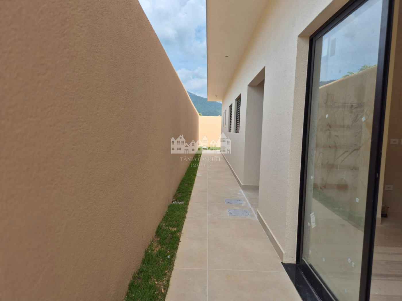 Casa à venda com 3 suítes em Vila Petrópolis, Atibaia, SP