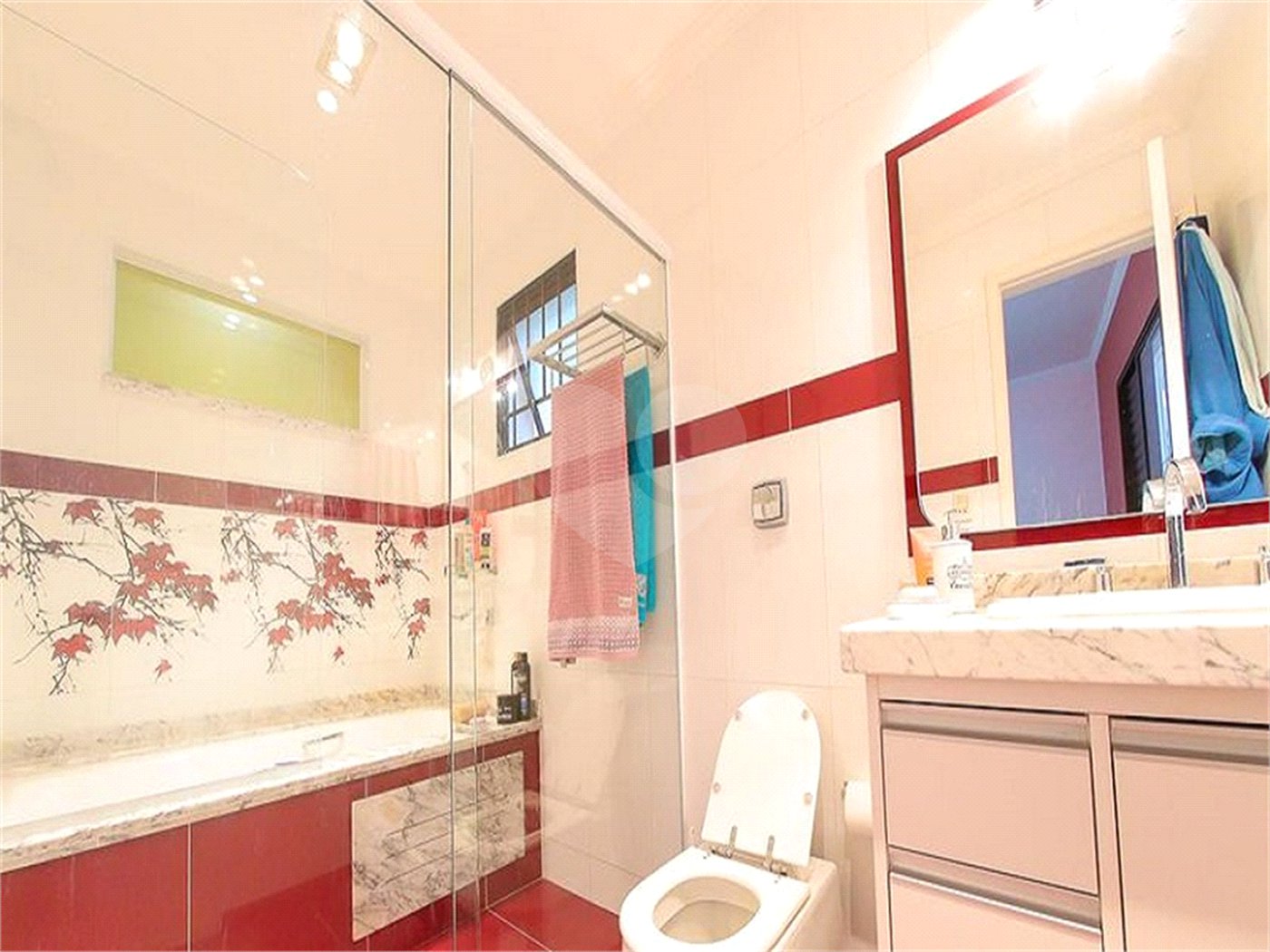 Sobrado à venda com 4 quartos, sendo 3 suítes, em Vila Mazzei, São Paulo, SP