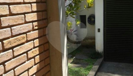 Sobrado à venda com 5 quartos, sendo 1 suíte,  em Tremembé, São Paulo, SP