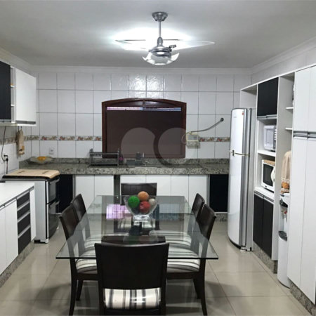 Sobrado à venda com 3 quartos, sendo 2 suítes, em Jardim Tropical, Cuiabá, MT