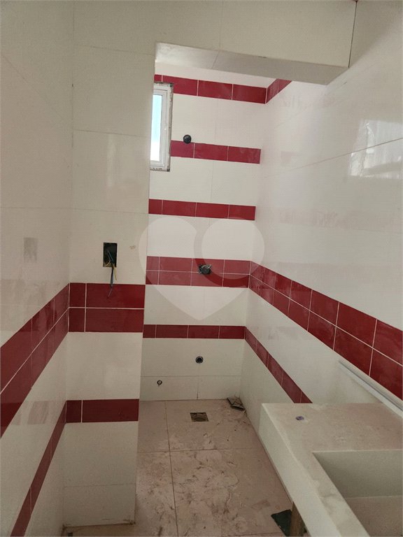 Casa à venda com 3 quartos, sendo 2 suítes, no condomínio Sollares, Araraquara - SP