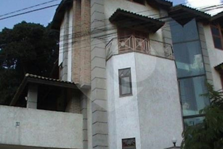 Sobrado à venda com 4 suítes em Horto, São Paulo, SP