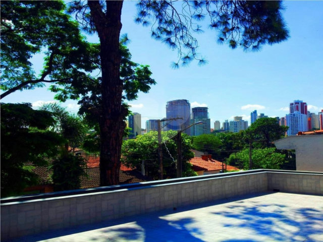 Sobrado à venda com 4 suítes em Chácara Monte Alegre, São Paulo, SP