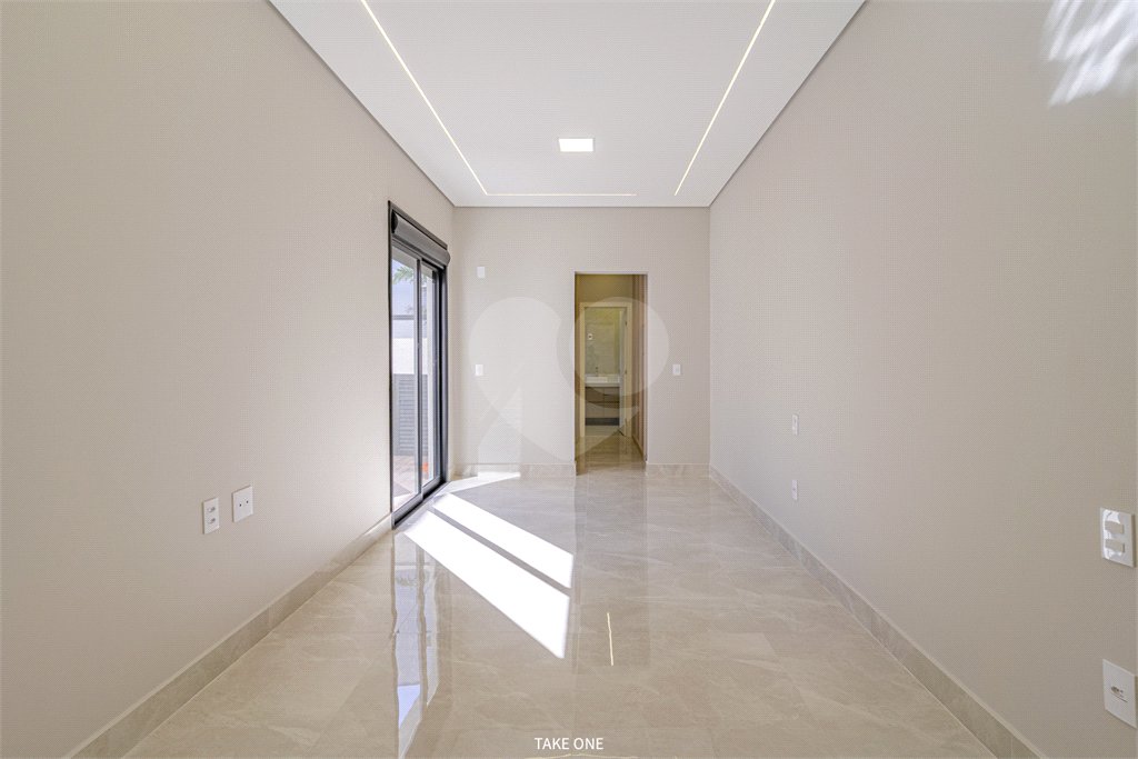 Casa à venda com 3 quartos, sendo 1 suíte, no condomínio Residencial London Park, Indaiatuba - SP