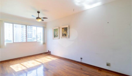 Apartamento à venda com 3 quartos, sendo 1 suíte,  em Vila Olímpia, São Paulo, SP