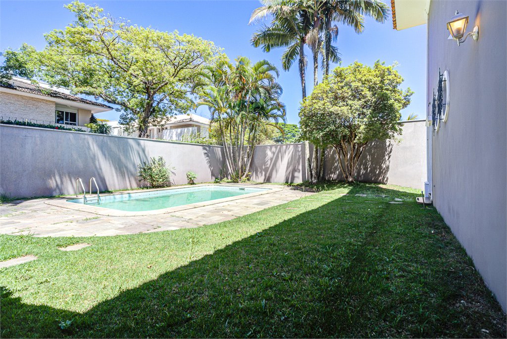 Casa à venda com 5 quartos, sendo 3 suítes, em Alto da Boa Vista, São Paulo, SP