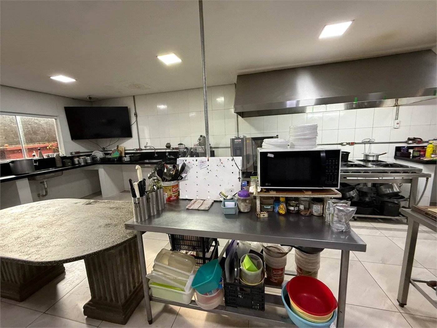 Chácara no Unileste, com espaço para eventos e cozinha industrial, na modalidade porteira fechada,