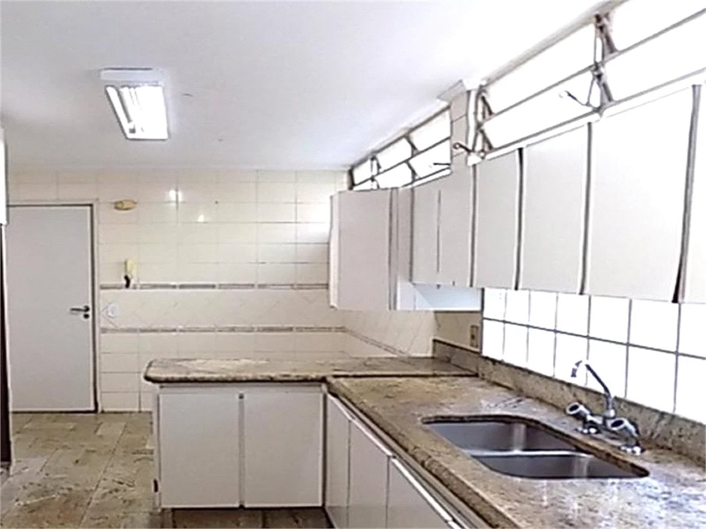 Sobrado à venda com 4 quartos, sendo 1 suíte, em Pinheiros, São Paulo, SP