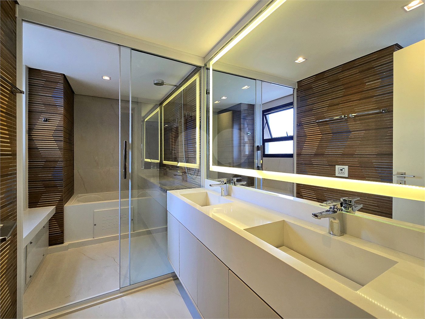 Apartamento à venda com 5 quartos, sendo 4 suítes, em Santa Cecília, São Paulo, SP