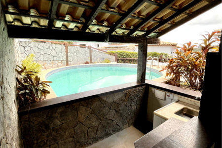 Casa à venda com 6 quartos, sendo 5 suítes,  em Alto de Búzios, Armação dos Búzios, RJ