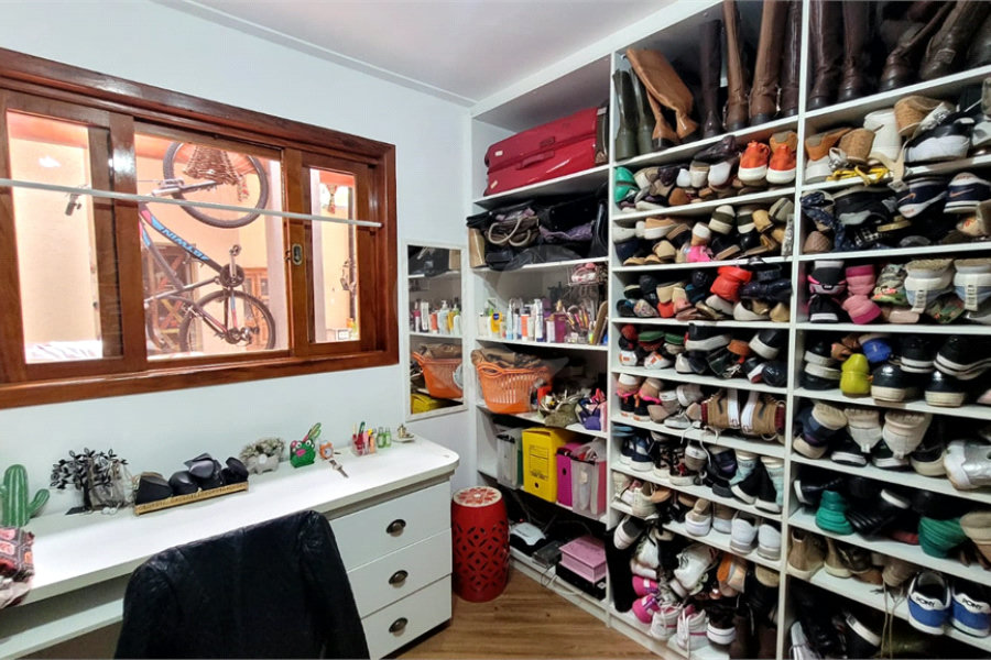 Casa à venda com 3 quartos, sendo 1 suíte, no condomínio Associação Reserva das Hortênsias, Mairiporã - SP