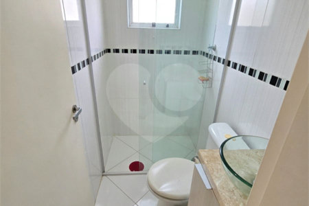 Casa à venda com 3 quartos, sendo 1 suíte, no condomínio Rafaela I, São Paulo - SP