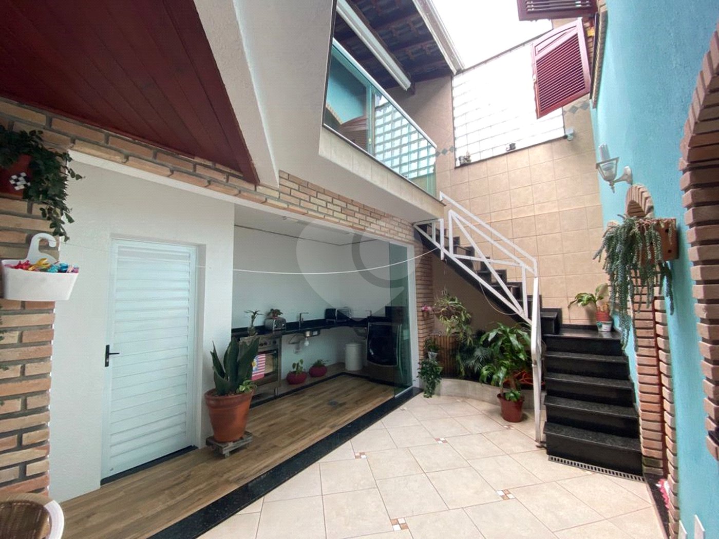 Sobrado à venda com 4 quartos, sendo 1 suíte, em Tremembé, São Paulo, SP