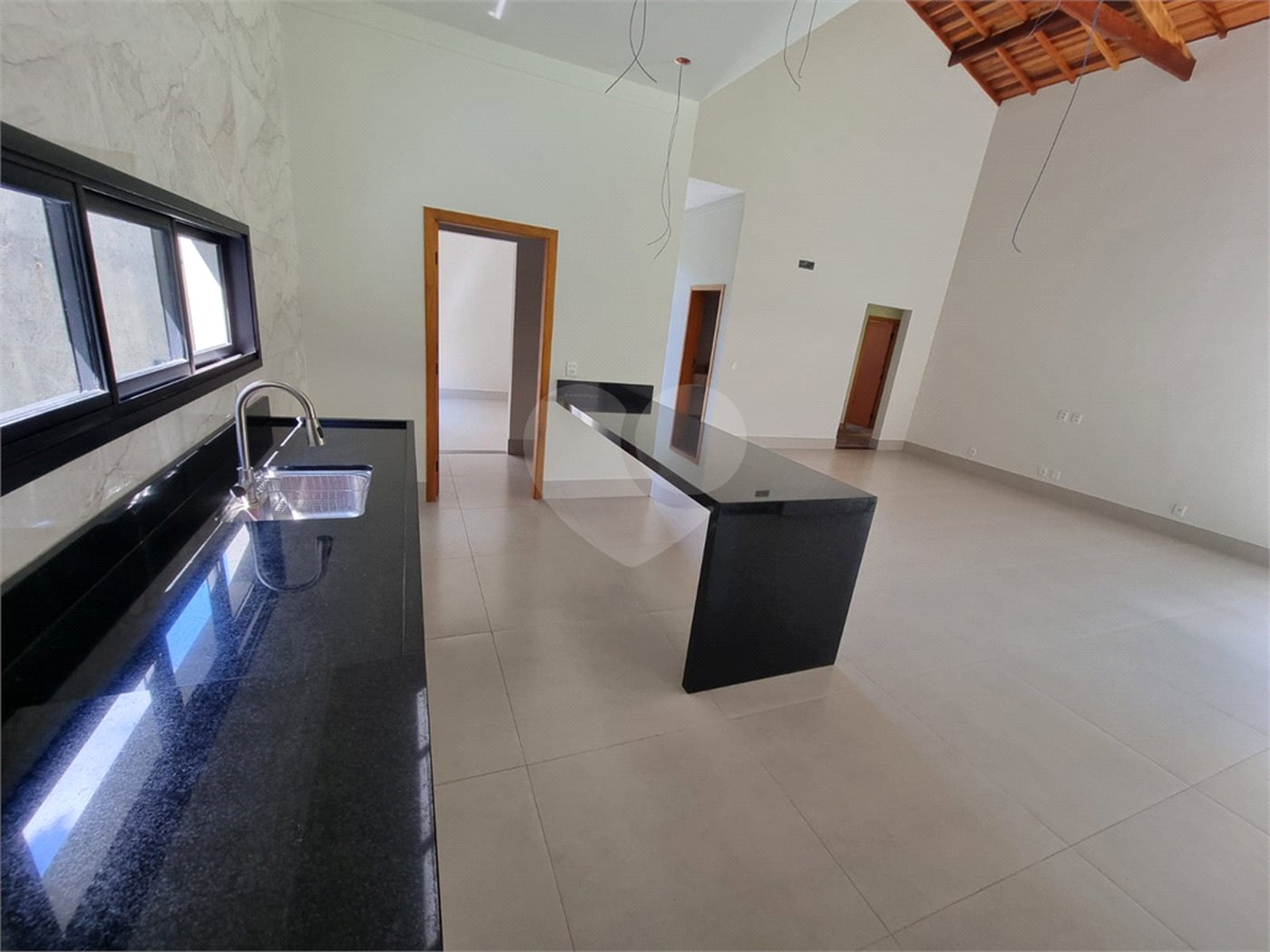 Casa à venda com 3 suítes no condomínio Terras de Santa Teresa, Itupeva - SP