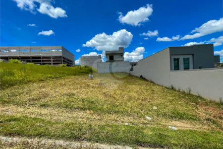 Terreno à venda no condomínio Residencial Jardins da Catalunha, Atibaia - SP