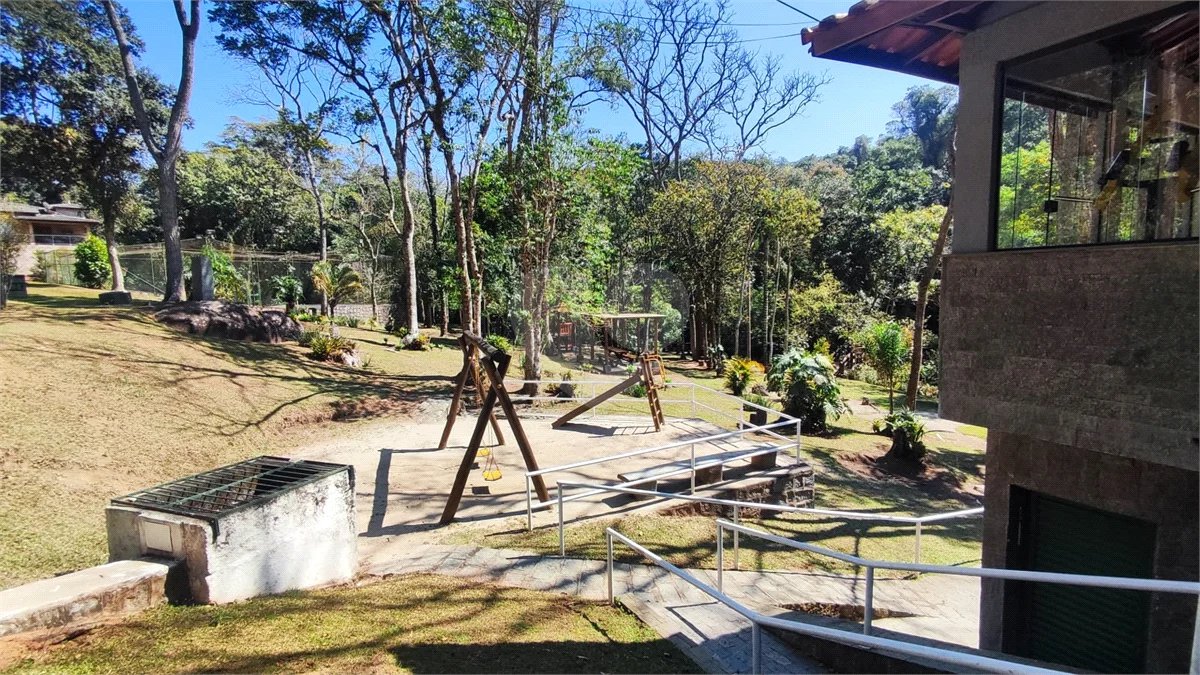 Casa á venda em condominio em Caieiras SP