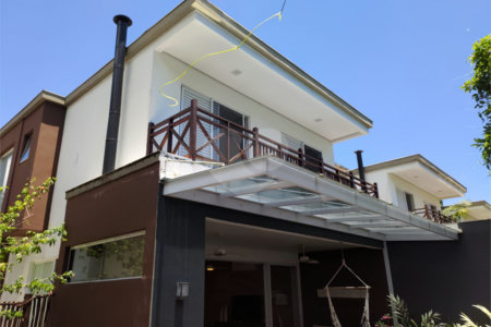Casa à venda ou para alugar com 4 suítes no condomínio Sambaqui, São Sebastião - SP