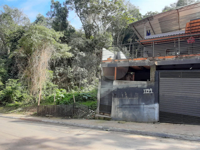 Sobrado à venda com 3 quartos, sendo 1 suíte,  em Serra da Cantareira, Mairiporã, SP