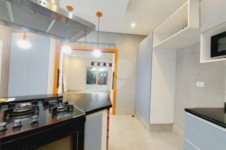 Casa à venda com 3 suítes em Lapa, São Paulo, SP