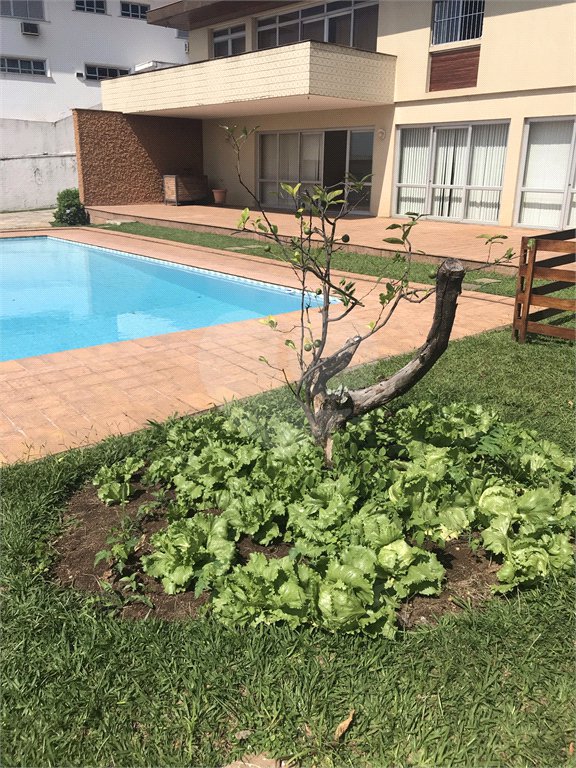 Sobrado à venda com 5 quartos, sendo 1 suíte, em Jardim São Bento, São Paulo, SP