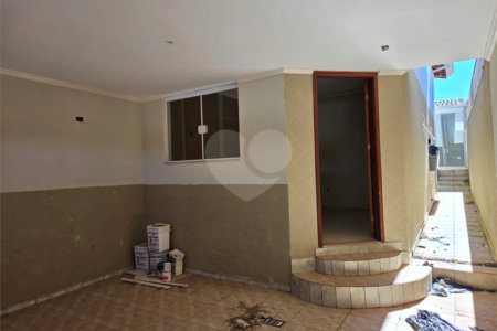 Casa à venda com 3 quartos, sendo 1 suíte, em Vila José Salem, Itapetininga, SP