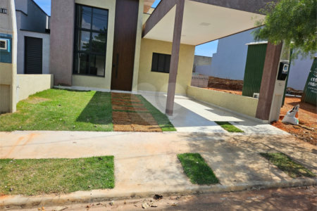 Casa à venda com 2 quartos, sendo 1 suíte, no condomínio Residencial Jardim, Sorocaba - SP
