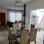 Casa à venda com 3 quartos, sendo 1 suíte, no condomínio Campos do Conde I, Paulínia - SP