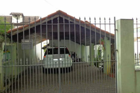 Casa à venda com 3 quartos, sendo 1 suíte, em Jardim Londrina, São Paulo, SP