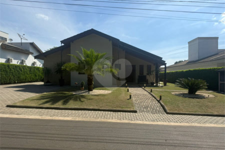 Casa à venda com 3 suítes no condomínio Terras de Mont Serrat, Salto - SP
