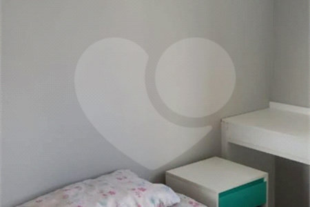 Apartamento à venda com 3 quartos, sendo 1 suíte,  em Parque Santana, Mogi das Cruzes, SP