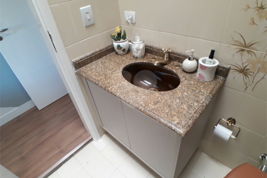 Sobrado à venda com 3 suítes em Horto Florestal, São Paulo, SP