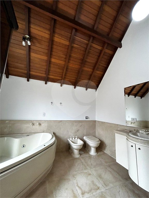 Casa à venda ou para alugar com 4 suítes no condomínio Vilaggio Monte Alegre, São Paulo - SP