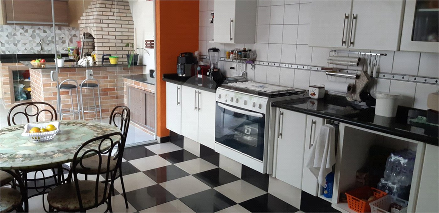 Casa à venda com 3 quartos, sendo 1 suíte, no condomínio Reserva das Flores - Casas, Guarulhos - SP