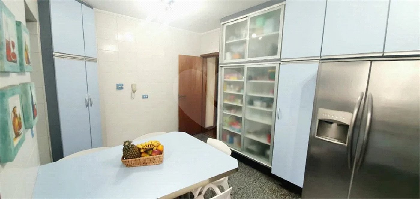 Apartamento à venda no Planalto Paulista de 147m² com 3 suítes e 3 vagas.