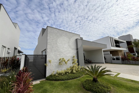 Casa à venda com 3 suítes no condomínio Alphaville Nova Esplanada 4, Votorantim - SP