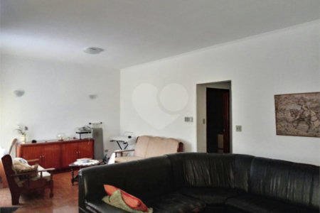 Casa Térrea à venda com 3 quartos, sendo 1 suíte, em Vila Paulicéia, São Paulo, SP