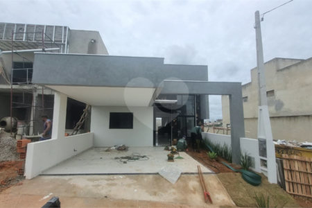 Casa à venda com 3 quartos, sendo 1 suíte, no condomínio Residencial Horto Villagio, Sorocaba - SP